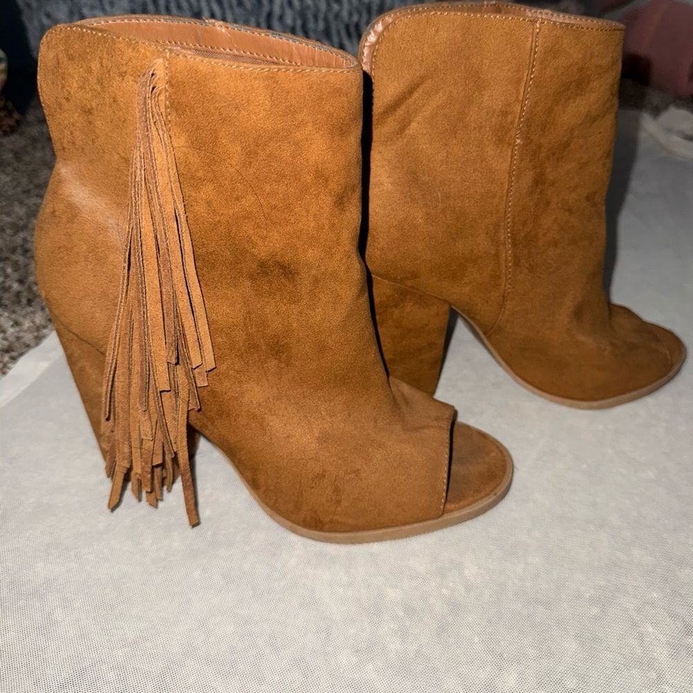 DV by Dolce Vita size 7 brown suede ankle boots